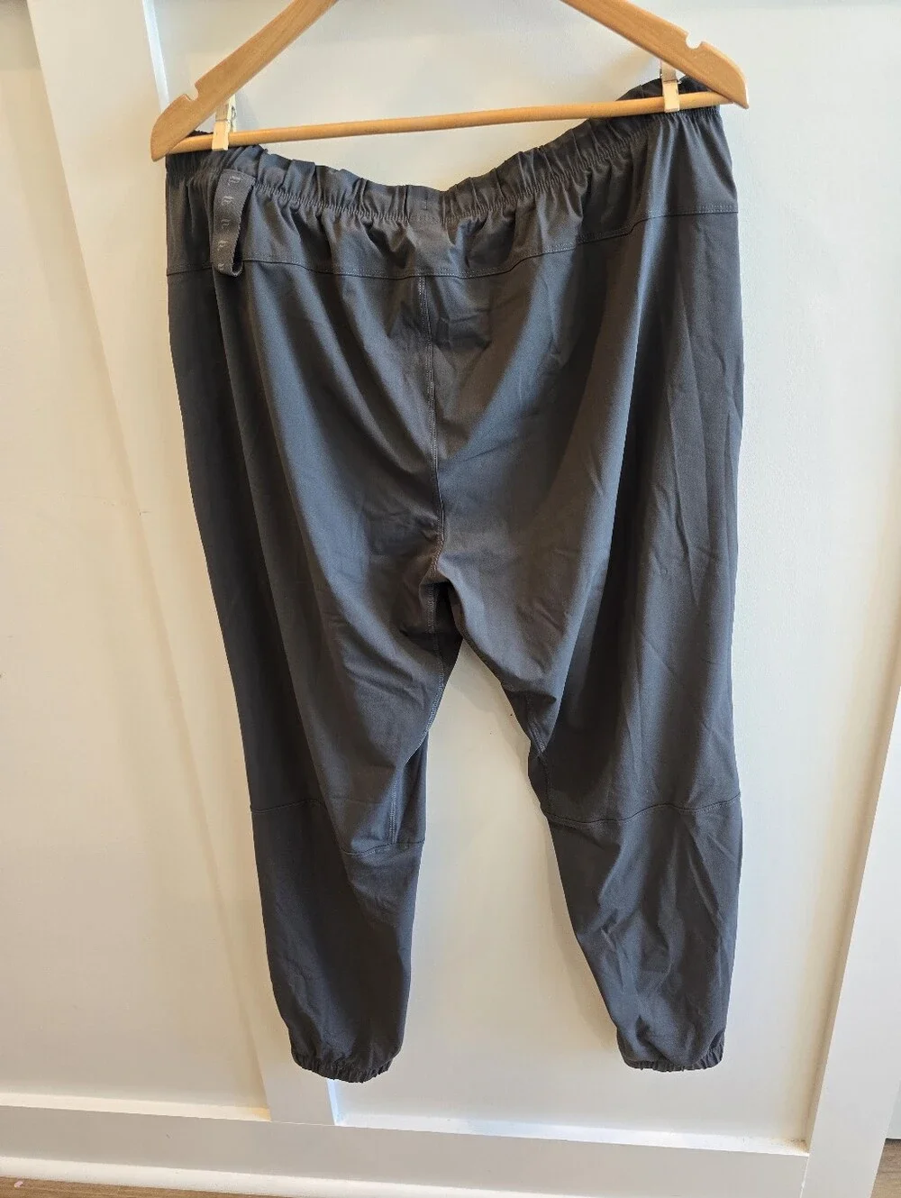 Fabletics Onyx Gray Men's The One Jogger Pant Lightweight Quick Dry Size XL NWT